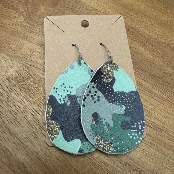 Jewelry - 5/$10 Camouflage Teardrop Earrings‎